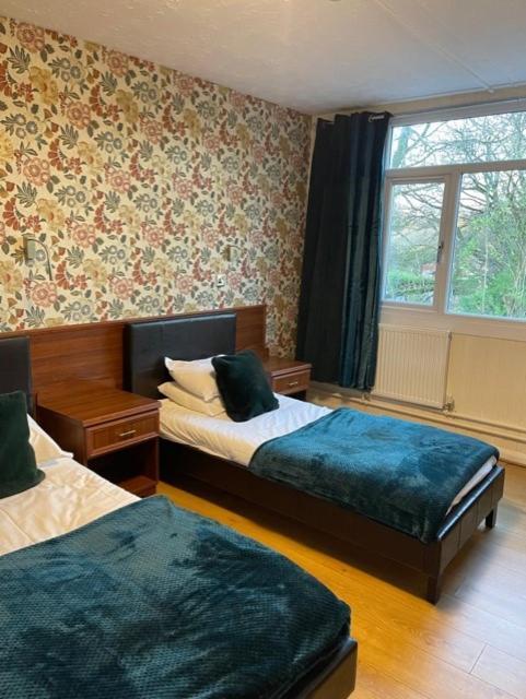 West Park Hotel Chalets Clydebank Bagian luar foto